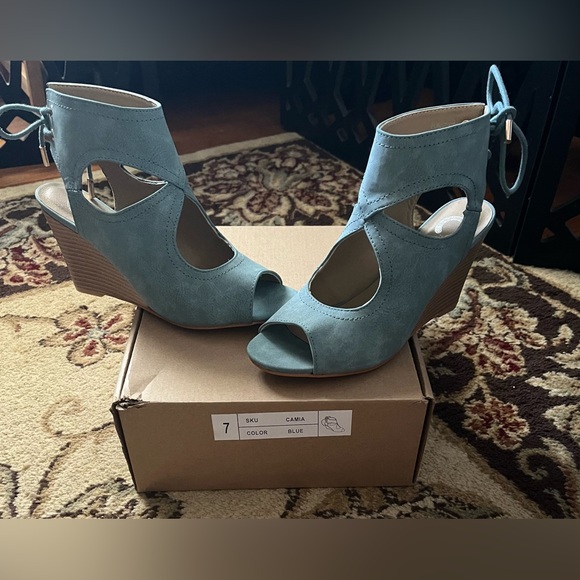 Journee Collection Camia Blue Wedges Size 7 New In Box - Picture 6 of 16